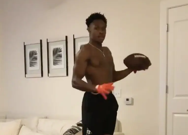 Watch: Darnell Mooney Practices Catching.In His Living Room