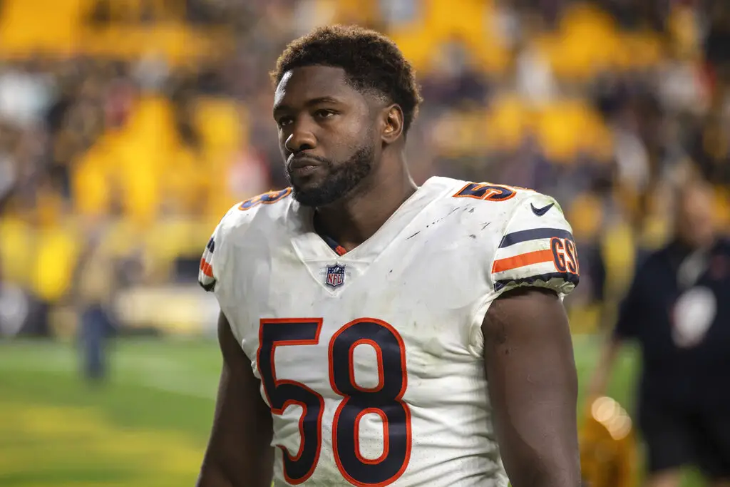 Chicago Bears LB Roquan Smith ends hold-in, to play out final year