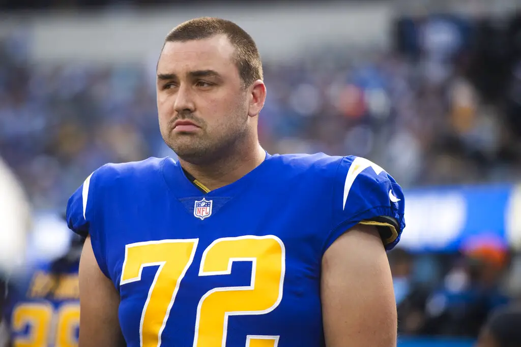 Chicago Bears sign veteran OL Michael Schofield