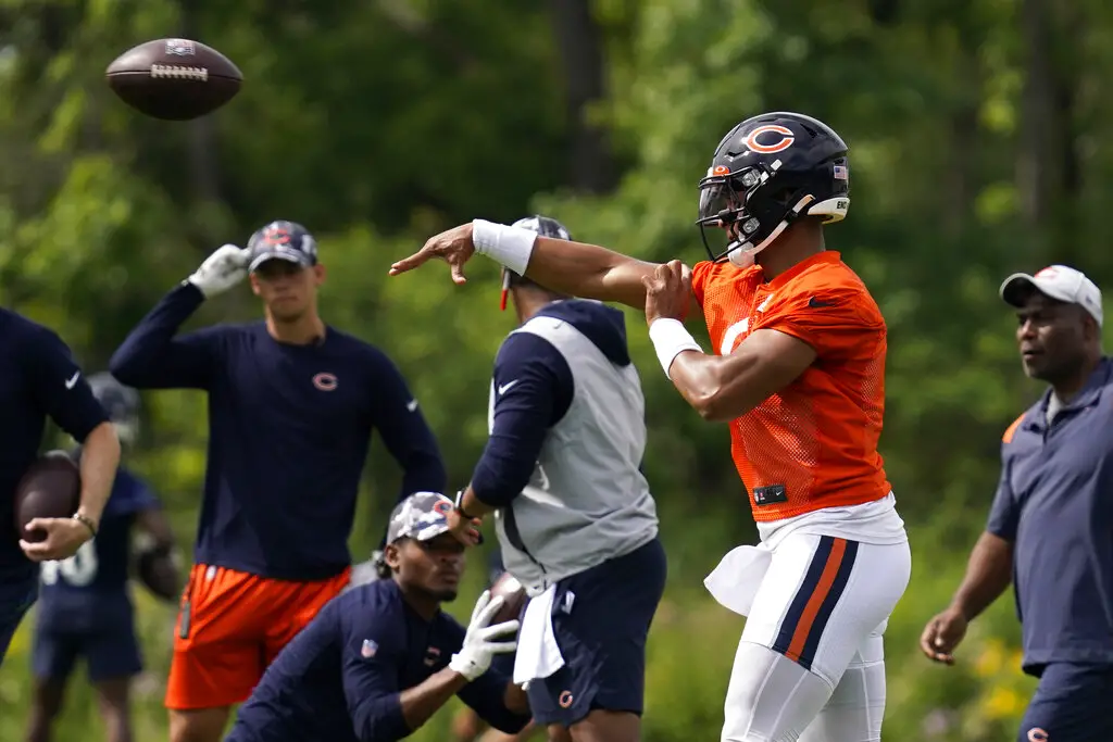 New Bears QB Justin Fields outlines goals for rookie minicamp