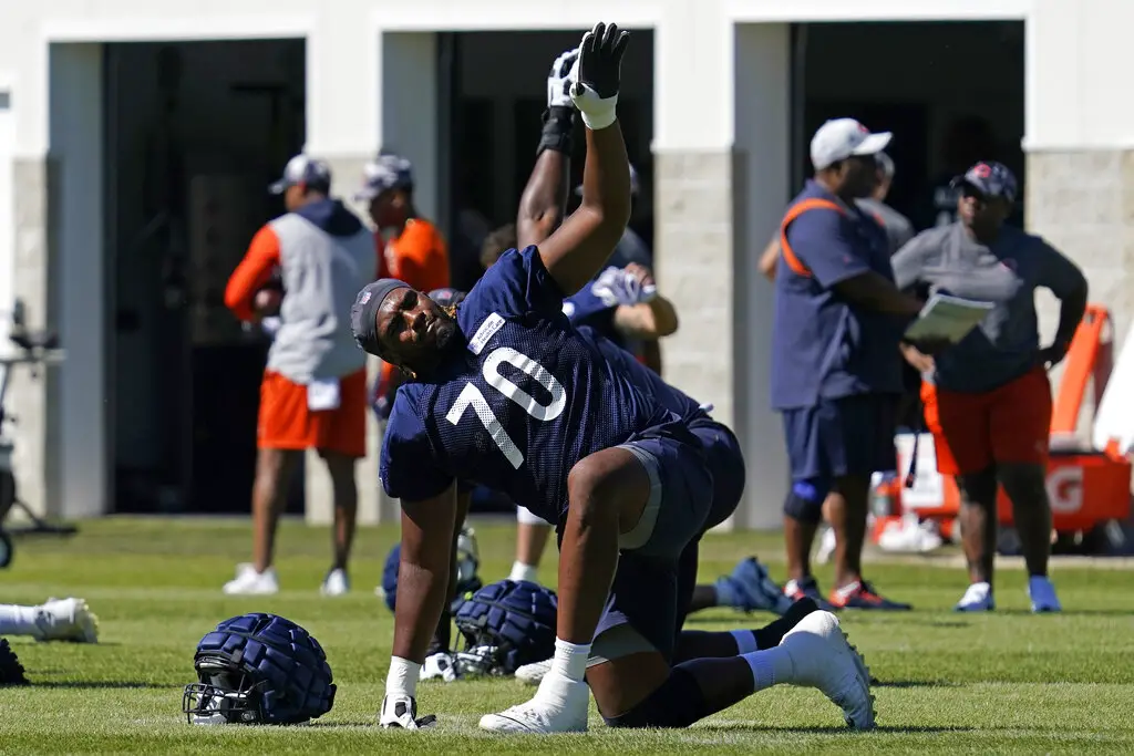 Chicago Bears offensive tackle Braxton Jones (70) works during the