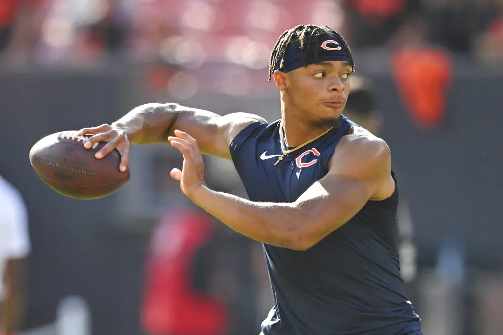 Comparing Justin Fields to Mitch Trubisky with Chicago Bears