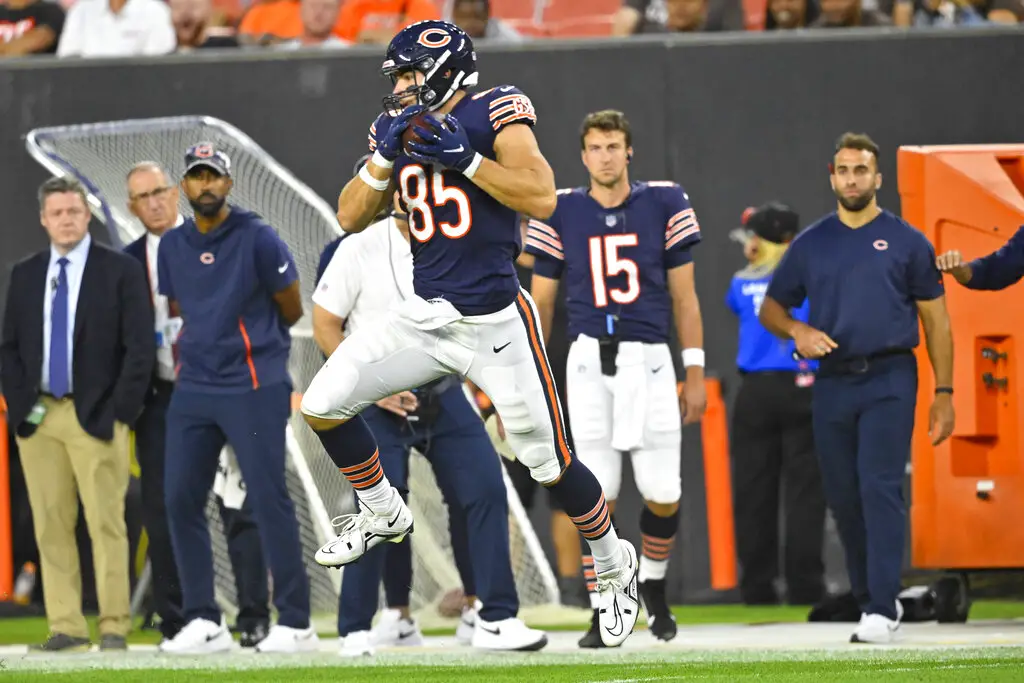 Fields throws 3 TD passes, Bears edge Browns 21-20