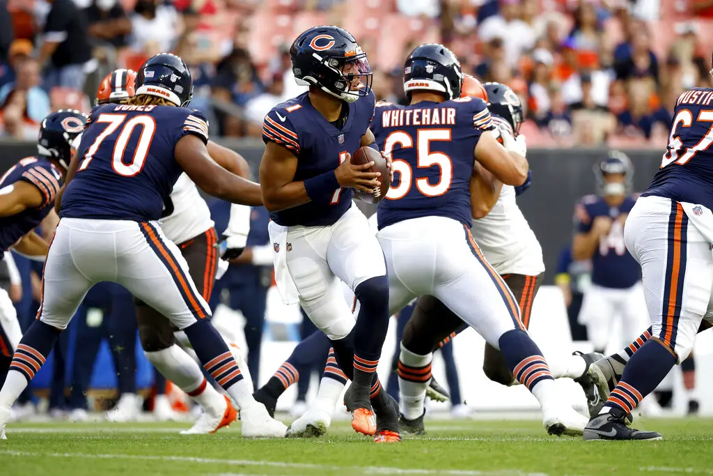 Chicago Bears PFF Grades For Justin Fields, Darnell Mooney, Roquan Smith,  Cole Kmet & Jaylon Johnson 