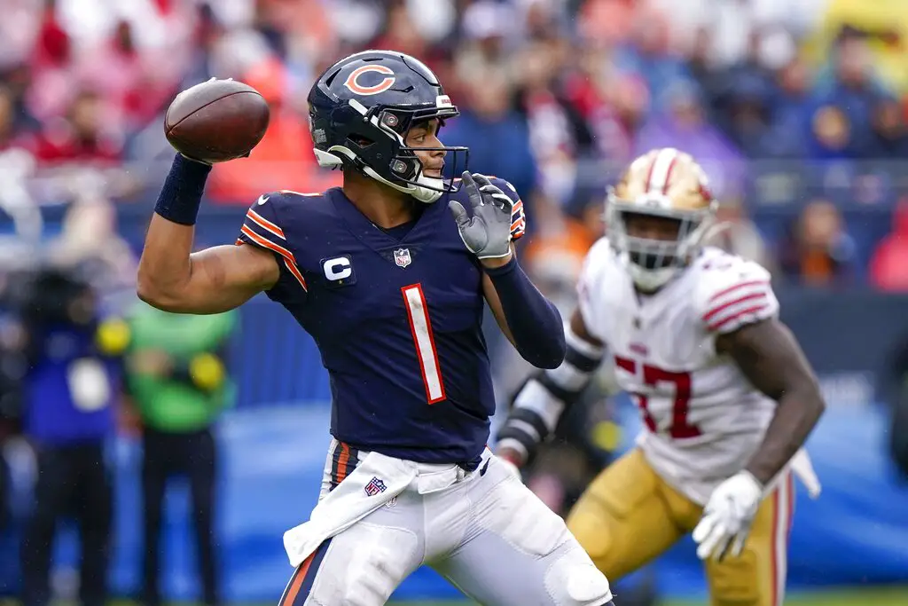 Watch: Justin Fields Puts Bears On Scoreboard With 51-Yard Bomb to Dante  Pettis - Bears Insider