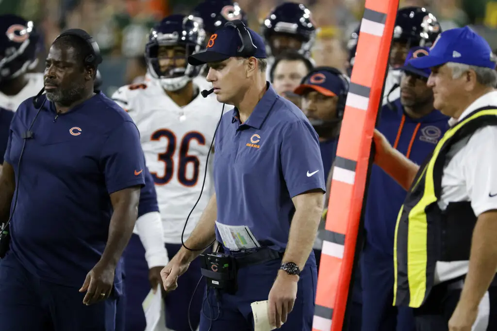 Eberflus: Bears won't consider sitting Fields rest of season