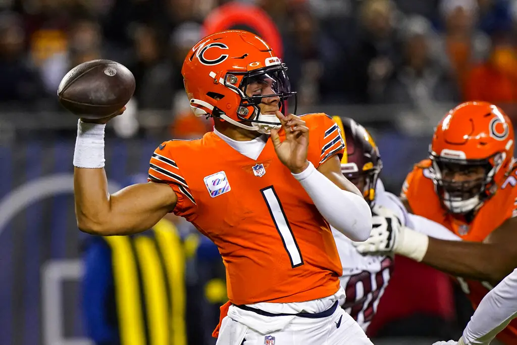 Chicago Bears wide receiver Dante Pettis' route running frees up  quarterback Justin Fields' 12-yard TD toss