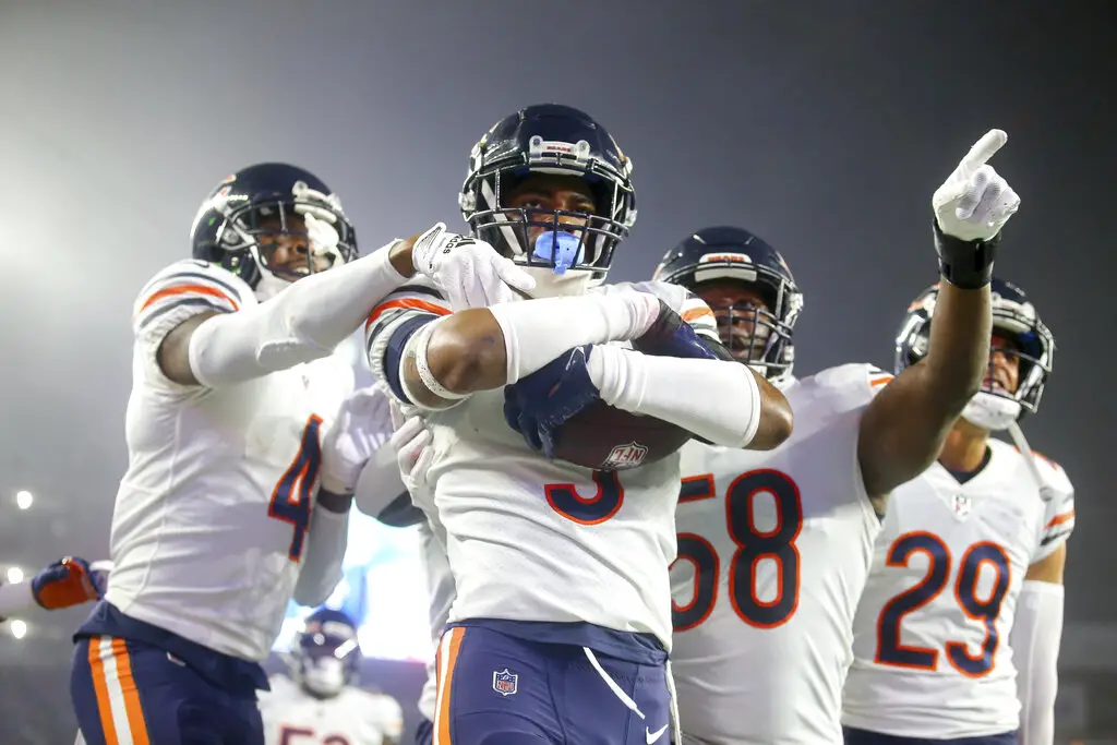 Chicago Bears' defense celebrates interception with impressive dance