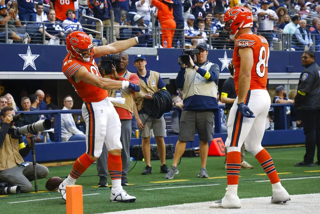 Watch: Cole Kmet Catches First TD Pass Since 2020 - Bears Insider