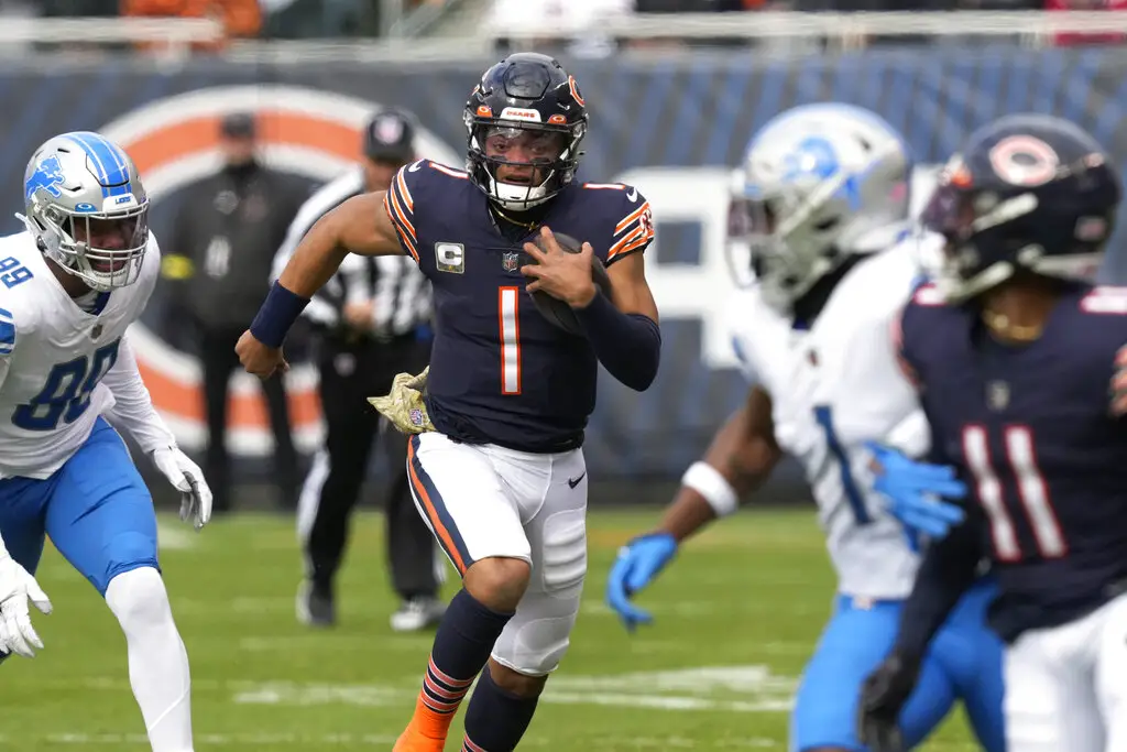 Fields responds to gaffe, but Bears still fall 31-30 to Lions