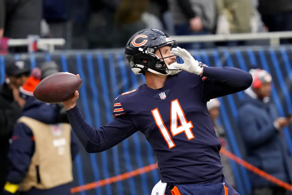 Fields, Bears score 23 straight points, beat Pats 33-14